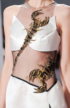 Scorpio Woman, Fashion Details, Scorpion, New York Fashion Week, New York Fashion, Runway Fashion, High Fashion, Bugs, Fashion Show