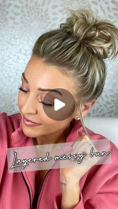 Short Hair Short Layers, Hair Short Layers, Tutorial Chignon, Bun For Short Hair, The Perfect Messy Bun, Messy Bun For Short Hair, Short Hair Updo Tutorial, Sanggul Modern, Easy Messy Bun