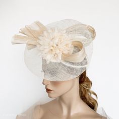 Elegant Ivory Kentucky derby hat for woman. This cream fascinate hat is embellished with a big bow. It is a perfect hat for weddings, Royal Ascot horse races, cocktails, derby... It is mounted on a headband. If you want, you can choose the side of the head were you like to wear the fascinator, just convo me. Any color of the fascinator can be changed to order. ** PROCESSING TIME: 5 -7 business days. ** DELIVERY TIME (DHL Express): 2-4 business days to EEUU, 1-2 to Europe and 3-5 to Australia. Fo Ascot Horse Racing, Race Day Hats, Hat Cream, Kentucky Derby Fascinator, Hot Pink Weddings, Horse Races, Royal Ascot Hats, Derby Fascinator, Ascot Hats