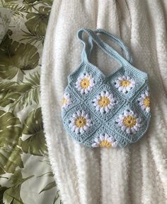 a crocheted purse sitting on top of a blanket