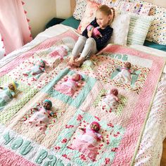 This printable baby doll quilt pattern makes the most adorable interactive play quilt for your lil' mama! This kid's quilt holds nine small baby dolls. Your kids will love taking care of the babies and making sure to put them to bed every night! Give a gift that keeps giving - our interactive quilts are meant to help your kiddos get lost in a world of imaginary play...so you can take a break!This listing is for a digital (PDF) version of the pattern only.This beginner-intermediate quilt pattern Heart Quilt Block, Kid Quilts Patterns, Small Baby Dolls, Girl Quilts Patterns, Good Night Baby, Lil Mama, Baby Quilt Pattern, Applique Quilt Patterns, Childrens Quilts