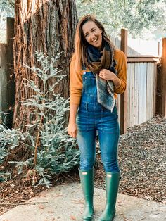 5 ways to style overalls — cerriously Women In Suspenders, Style Overalls, Form Fitting Tops, Loose Fit Blouse, Overalls Women, Outfit Goals, How To Look Classy, Fashion Stylist, Cute Casual Outfits