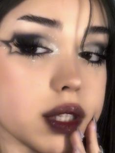 Chase Atlantic Makeup Aesthetic, Emo Homecoming Makeup, 2000 Latina Makeup, Grunge Hoco Makeup, Korn Concert Makeup, Greyday Makeup, Alt Birthday Makeup, Dark Aesthetic Makeup Looks, Smokey Grunge Makeup