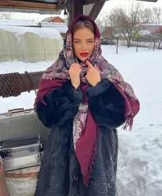 Scarf Aesthetic, Soviet Fashion, Russian Clothing, Russian Winter, European Aesthetic, Russian Culture, Russian Style, Friend Poses Photography, European Women