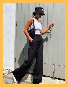 Bucket Hat Outfit Street Styles, How To Style Bucket Hats, Black Bucket Hat Outfit, Outfits With Bucket Hats, Summer Outfits With Hats, Hat Outfit Summer, Black Summer Outfits, Bucket Hat Outfit, Looks Street Style