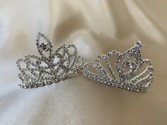 ❤ Mini Rhinestone Tiara Hair Comb | Flower Girl Hear Comb Tiara It goes well with our flower girl dresses! Tiara A size (Height x Width) 1 3/4 x 3 Inches Tiara B size 1 1/2 x 3 Inches ❤There are metal claws, so please be especially careful if the girls are under 15 years old. Bride Small Tiara, Metal Claws, Bridesmaid Crown, Flower Girl Tiara, Bridesmaid Belt, Girls Tiara, Bling Bows, Tiara Hair, Bridesmaid Sash