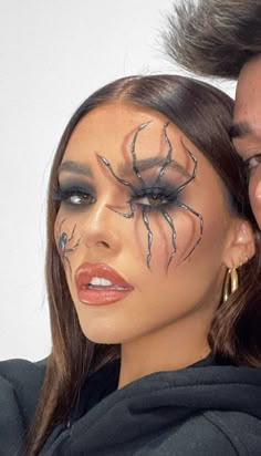 Spider Woman Makeup, Spiderman Eye Makeup, Fun Halloween Makeup Looks, Spiderman Makeup Looks, Spider Makeup Looks, Spiderman Makeup, Maquillage Halloween Simple, Spider Makeup, Creative Halloween Makeup