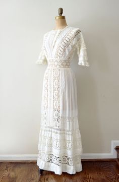 vintage 1900s dress - edwardian wedding dress / ivory lace tea dress 1900s Dress, Edwardian Wedding Dress, Edwardian Wedding, Wedding Dress Ivory, Crocheted Dress, 1900s Fashion, Robes Vintage, Wedding Shoes Lace