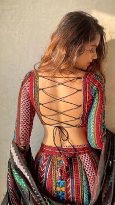 Choli Blouse Design, Blouse Lehenga, Sari Design, Backless Blouse Designs, New Saree Blouse Designs, Lehenga Designs Simple, Latest Model Blouse Designs, Fashionable Saree Blouse Designs, Blouse Back Neck Designs