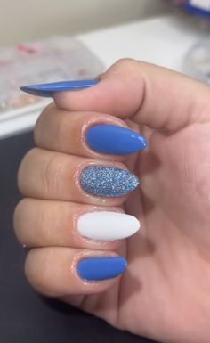 Neutral Nails Wedding Guest, Blue Nails Aesthetic, Nails Azul, Simple Gel Nails, Glow Nails, Minimalist Nails, Nail Polishes