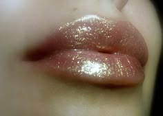 Oh My Gold - Clear Lipgloss with Golden Glitter Clear Lipgloss, Maquillage On Fleek, Beauty Make-up, Clear Lip Gloss, Saint Augustine, Golden Glitter, Make Up Inspo, Golden Girl, Pretty Makeup