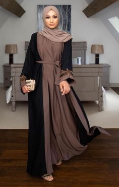 These days it is very crucial for persons to follow the proper trend and you do not need to take worry because the availability of new Trends and arrivals can get easily sorted. You can get new things on abaya at a very reasonable rate. Fesyen Islam, Casual Attire For Women, Stile Hijab, Abaya Style