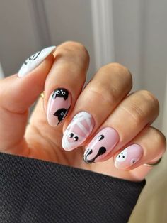 #HalloweenPin24 Nails Pumpkin, Nails October, Cute Halloween Nails, October Nails, Halloween Mummy, Halloween Costumes For Couples, Colorful Nail Designs, Fall Nail Colors, Fall Nail