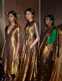 Shimmer Gowns, Fashion Show Ideas, Wedding Ideas Summer, Show Ideas, Runway Gowns, Gold Dresses