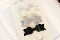 Set of 3 small hair bows - Baby and Girls mini snap clip sets - White faux leather hair bow - Gray felt hair bow - Black glitter hair bow Felt Hair Bows, Small Hair Bows, Hair Things, Glitter Hair Bows, Glitter Hair