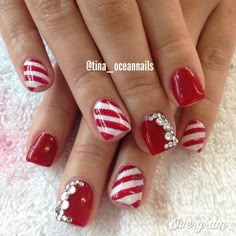 Perfect for Christmas! Red Nail Art Designs, Red Nail Art, Christmas Gel Nails, Christmas Nail Art Designs, Holiday Nail Art, Xmas Nails, Christmas Nail Designs