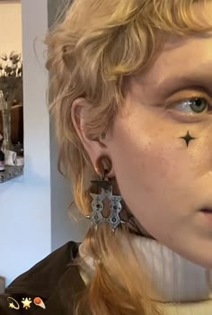 Piercing Aesthetic Face, Piercing Aesthetic, Bleached Eyebrows, Aesthetic Face, Funky Makeup, Eyeliner Ideas, Painted Faces, Dope Makeup, Cool Makeup