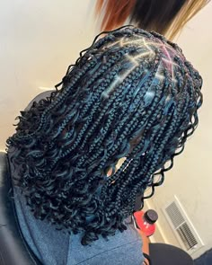 50 Short Knotless Braids to Revamp Your Look 39 Bohomeian Braids Natural Hair, Bob Braids Hairstyles With Curls, Bohemian Box Braids Short, Bohemia Box Braids, Style Short Boho Braids, Knotless Boho Bob Box Braids, Boho Knotless Braids Bob Length, Short Bob Knotless Braids With Curls, Short Braids Bob