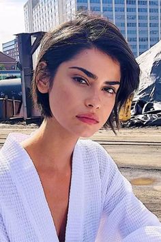 Hip Short Hair, Hannah Kleit Hair, Hannah Kleit Haircut, Pixie Hairstyle Women Fine Hair, "bixie" Haircut 90s Winona, Hannah Kleit Short Hair, Short Hair Inspo Pixie Hairstyles, Long Layered Pixie Haircut, Side Part Pixie Haircut