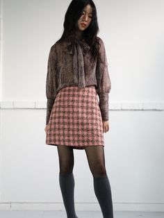 Editor's Notes The mini tweed wool skirt is made with a mix of multi colors and have a semi A-line silhouette. - Wearable length with a perfect fit- Clean design at the front- Twill lining for a comfortable fit- Concealed zipper at the back- Recommended size 55-66Measurements(in.)S / M- Length: 16.14 in. / 16.73 in.- Waist: 13.39 in. / 14.17 in.- Hip: 18.7 in. / 18.9 in.*There may be 0.39 - 0.79 in. of error depending on the way of measuringModel info: Height 5' 5.5'', Bust 30.5 in., W Chic Tweed Mini Skirt For Fall, Winter Pink Tweed Dress, Pink Tweed Dress For Winter, Fall Pink Pleated Skirt, Tweed Mini Skirt For Fall Workwear, Fall Tweed Mini Skirt For Work, Chic Pink Tweed Dress For Fall, Fall Tweed Mini Skirt, Winter Tweed Mini Skirt