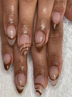 Short Nails Transparent, Brown Lines Nails, Brown Line Nails, Thanksgiving Nail Inspo Short, Subtle Thanksgiving Nails, Short Autumn Nail Designs, Short Fall Almond Nails, Simple Brown Nail Designs, Fall Nails Oval Shape