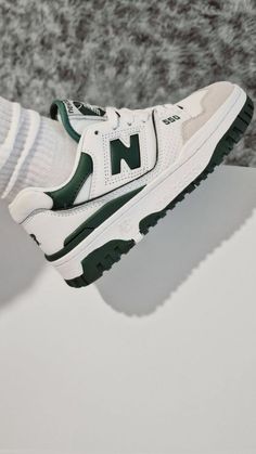 Sneaker Head Woman, Aesthetic Men Shoes, Men Shoes Aesthetic, Men Shoes Nike, Best New Balance, Yantai, White Nike Shoes