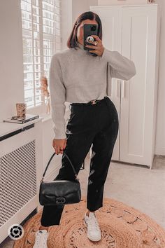 Tailored Trousers Outfit, Coach Tabby Bag, Cooler Weather Outfits, Crop Trousers, I Love Summer, Casual Work Wear, Work Wear Outfits, Trouser Outfit