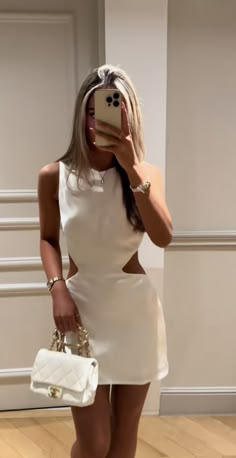 Summer White Outfits, Elegant Clothes For Women, White Party Outfits, Rich Mom Outfits, White Outfit Aesthetic, Posh Outfits, All White Party Outfits, Rich Girl Outfits, Rich Outfits