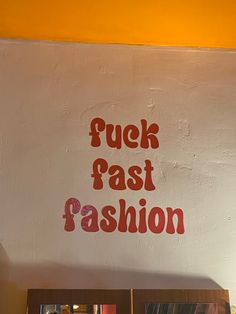 Second Hand Boutique, Vintage Store Branding, Fast Fashion Aesthetic, Underconsumption Aesthetic, Vintage Aesthetic Instagram, Thrift Shop Aesthetic, Store Decoration Ideas, Slow Fashion Aesthetic, Thrift Store Aesthetic