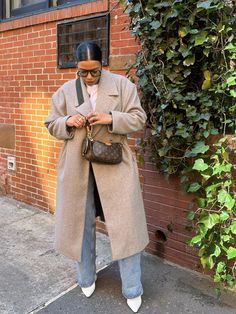 Bakers Photoshoot, Camel Coat Outfit Winter Style, Everyday School Outfits, Cute Fall Fits, Fall Outings, Winter Wear Women, Plus Size Baddie Outfits, Fashionable Work Outfit