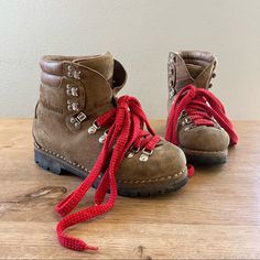 Vendramini Hiking Boot W Red Laces Made In Italy The Size Tag Is Worn Off, See Measurements Estimate About An 8-8.5 Vintage Worn In But So We’ll Made That There Are Miles & Miles Left! Red Laces Hiking Boots, Vintage Danner Boots, Quirky Accessories, Danner Boots, Texas Chainsaw, Hiking Boot, Lace Making, Red Lace, Vintage Wear