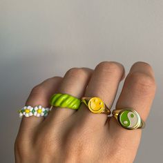 Flower Ring (WHITE) Green And Yellow Outfit, Indie Rings, Hippie Elegante, Estilo Madison Beer, Aesthetic Jewellery, Summer Rings, Pear Ring