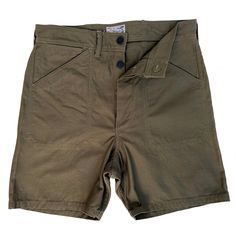 SPECS Following their navy blue HBT debut release, the SWABBIES CUT-OFFS are now available in a classic 9 Oz. vintage Mil-Spec OG-107 cotton-back sateen fabric, in that timeless US military shade of Olive Green we all love. Milled in 2024 as close as it gets to its 1952 GI ancestor (unlike most contemporary overly-slubby commercial renditions), our OG-107 cotton sateen will age as gracefully as that of vintage fatigues. Wear the SWABBIES CUT-OFFS at the original mid-thigh length, hem them shorte Truck Stop, New Truck, Vintage Inspired Clothing, Mil Spec, Denim Dungarees, Cut Offs, Work Trousers, Vintage Inspired Outfits, Sugar Cane