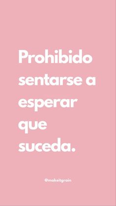 a pink background with the words prohibia sentarse a esperar que su