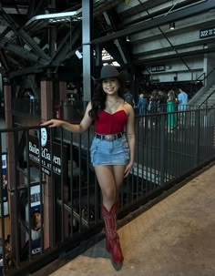 Carin Leon Concert Outfit, Vaquera Outfit Mexican, Charro Outfit, Western Summer Outfits, Jaripeo Outfits, Vaquera Fits, Baile Outfits, Cowgirl Fits, Rodeo Fits