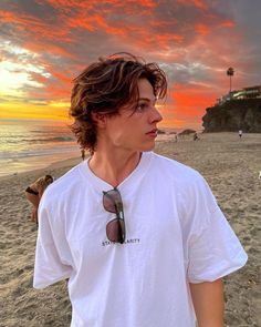 Hot Boyfriend Hair, Hot Boyfriend Haircut, Cute Brunette Guys, Brunette Guy, Brunette Guys, Boyfriend Haircut, Beach Hairstyles Men, Sam Dezz, Aesthetic Brunette