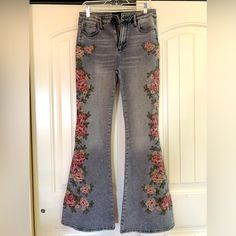 Gorgeous Denim Belles By Rq Rose Embroidered Denim Size 28 34” Inseam Nwot Never Worn More Of A Blue/Grey Color Country Western Bell Bottom Bellbottoms Cowgirl Jeans Flare Red Pink Rose Detail Rodeo Party Bar Weekend Vacation Cowgirl Pants, Blue Grey Color, Rodeo Party, Cowgirl Jeans, Climbing Rose, Party Bar, Embroidered Pants, Rosé Details, Embellished Jeans