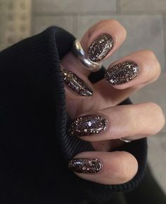 Chrome Nail Colors, Daisy Acrylic Nails, Chic Nail Art, Casual Nails, Pretty Gel Nails, Minimalist Nails, Manicure Y Pedicure