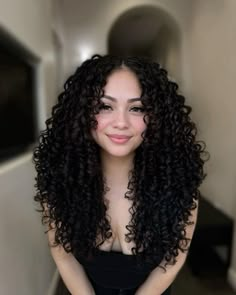 𝒫𝒾𝓃: 𝑔𝑜𝓁𝒹𝓈𝒽𝑜𝓇𝓉𝓎 💌 Haircuts For Thick Straight Hair, Thick Straight Hair, Natural Curly Hair Cuts, Highlights Curly Hair, Layered Curly Hair, Best Haircuts, Cute Curly Hairstyles, Palaye Royale, Beautiful Curly Hair