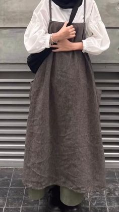 Grunge Skirt Outfit, Modest Girly Outfits, Modest Casual Outfits, Outfit Korean Style, Blouse Casual Fashion, Modesty Outfits, Winter Fashion Outfits Casual, Muslim Fashion Hijab, Muslimah Fashion Outfits