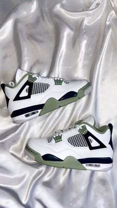 Sea Foam Jordan 4, Jordan 4 Seafoam, Jordan 4’s, Western Shoes, Jordan Shoes Girls, Preppy Shoes, Jordan 4s, Pretty Shoes Sneakers, All Nike Shoes