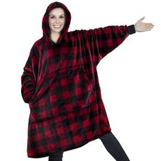 Made with super soft microfiber fleece, this oversized wearable blanket is the perfect sweater and blanket all in one. Sweatshirt blanket with sleeves moves with you while providing mobility, warmth, and cover. FUNCTIONAL AND PRACTICAL The large wide sleeves allow for full arm mobility and giant front pocket can store your mobile devices, such as phone, tablet, and remote controls. Also features an oversized hood, elastic cuffs, and wide neck opening for an easy pullover fit! WEARABLE LOUNGING B Sweatshirt Blanket, Oversized Blanket, Winter Blankets, Hoodie Blanket, Oversize Women, Chill Outfits, Winter Hoodies, Winter Sweatshirt, Sweatshirt Women