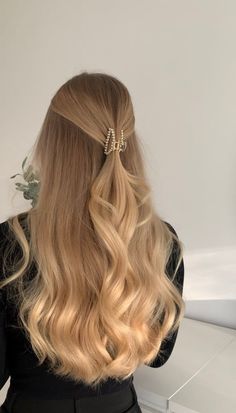 Blonde Hair Inspiration, Hair Stylies, Hairdo For Long Hair, Hair Stylist Life, Nature Tattoos, Easy Hairstyles For Long Hair, Aesthetic Hair, Hairstyles Haircuts, Nail Manicure