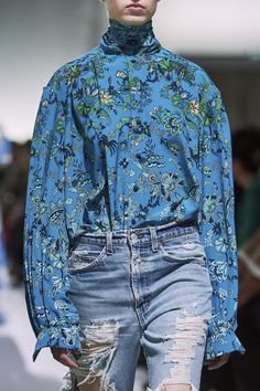 Givenchy Prêt-À-Porter Printemps-Été 2020 - Détails | Vogue Paris Mode Gossip Girl, Spring Florals, Givenchy Paris, All Jeans, My Idea, Fashion Tips For Women, 80s Fashion