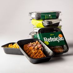 there are many containers that have food in them