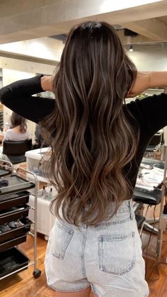 Dusty Blonde Highlights On Brown Hair, Creamy Brunette, Balyage Long Hair Brunettes Dark, Brunette Hair Inspiration, Iphone In Hand, Balyage Long Hair, Blank Image