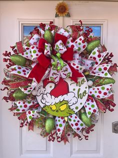 the grinch wreath is hanging on the front door