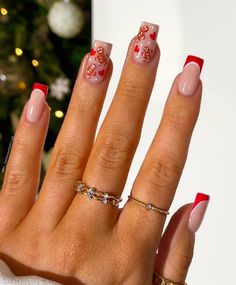 Christmas Nails Short Square Acrylic, Christmas Nails Heart, Red Christmas Nails Design, Square Christmas Nail Designs, Square Nails Ideas Christmas, Square Christmas Nails Short, Christmas Nails Ideas Short, Nails For Christmas Short, Red Christmas Nails Designs