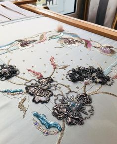 Lesage Embroidery, Victorian Inspired Fashion, Embroidery School, Embroidery Hoop Crafts, Fashion Illustration Collage, Handmade Baby Quilts, Hand Embroidery Videos