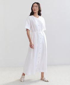 Day Dress WhiteIn soft linen with a lived-in feel, the Day Dress brings a vintage-inspired refinement to your most casual days.100% linen.Made in China. Drop Shoulder Dress, Clothing To Make, Ladies Day Dresses, Spring Capsule, Jenni Kayne, Day Dress, Large Size Dresses, Color Khaki, Get Dressed